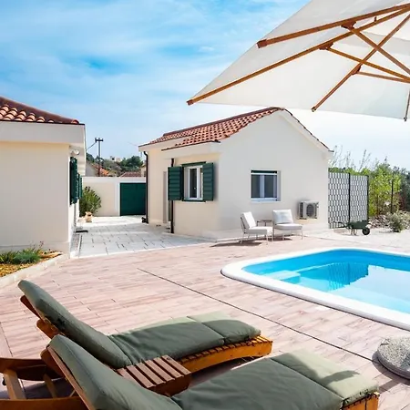 Skriveni Dragulj - A Peaceful Oasis With A Sea View Trogir