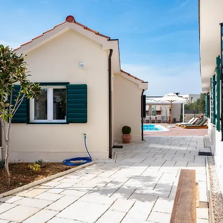 Villa Skriveni Dragulj - A Peaceful Oasis With A Sea View