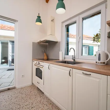 Villa Skriveni Dragulj - A Peaceful Oasis With A Sea View *
