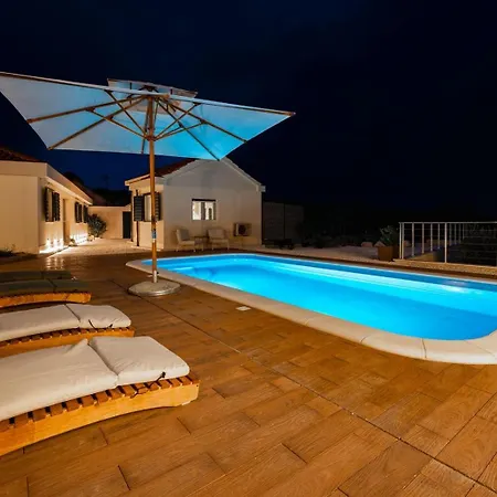 Villa Skriveni Dragulj - A Peaceful Oasis With A Sea View *