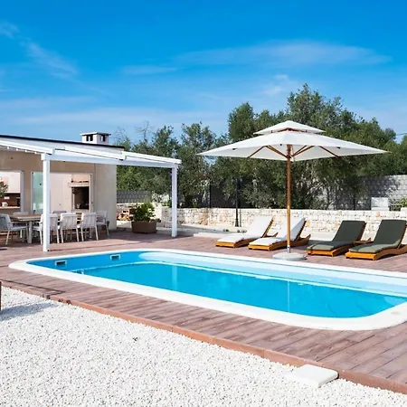 Villa Skriveni Dragulj - A Peaceful Oasis With A Sea View Trogir